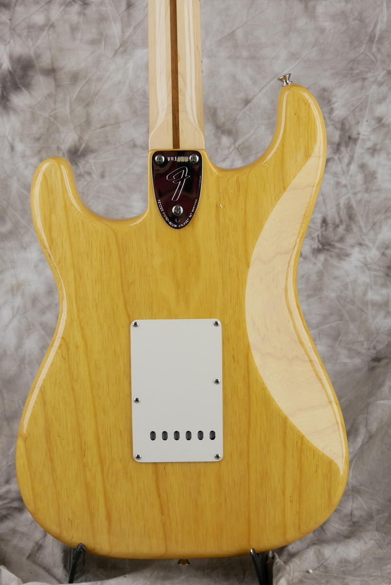 Fender_Stratocaster_AVRI_70s_natural_2006-004.JPG