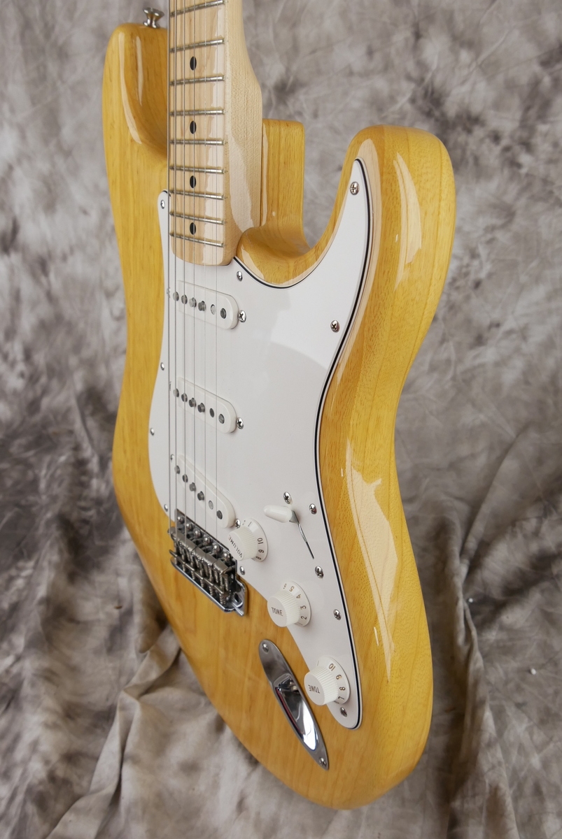 Fender_Stratocaster_AVRI_70s_natural_2006-006.JPG