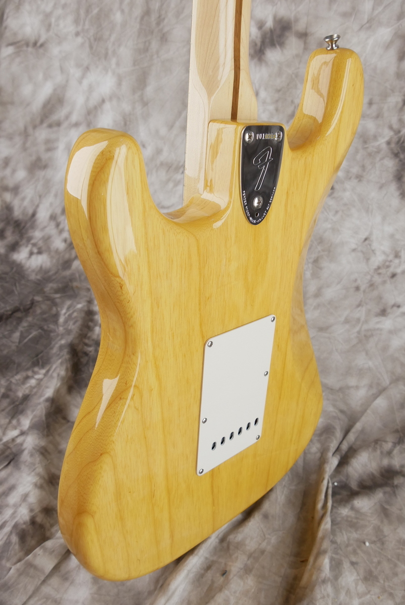 Fender_Stratocaster_AVRI_70s_natural_2006-007.JPG