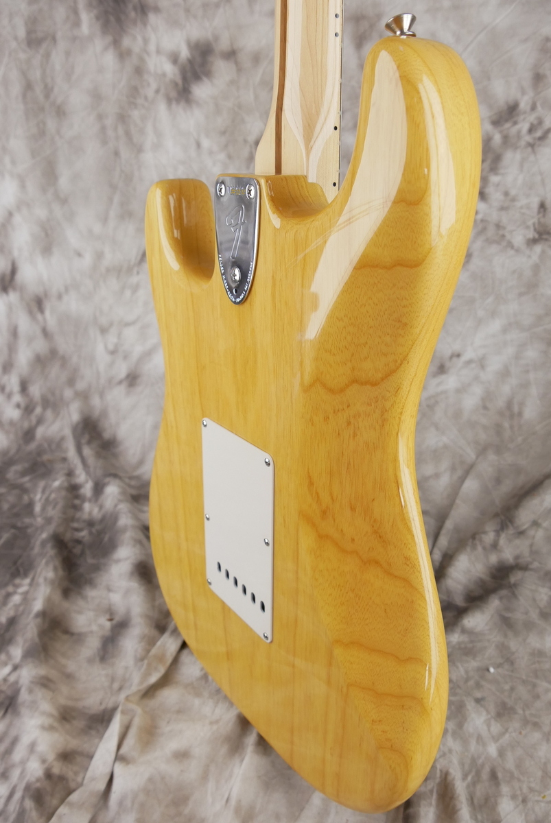 Fender_Stratocaster_AVRI_70s_natural_2006-008.JPG