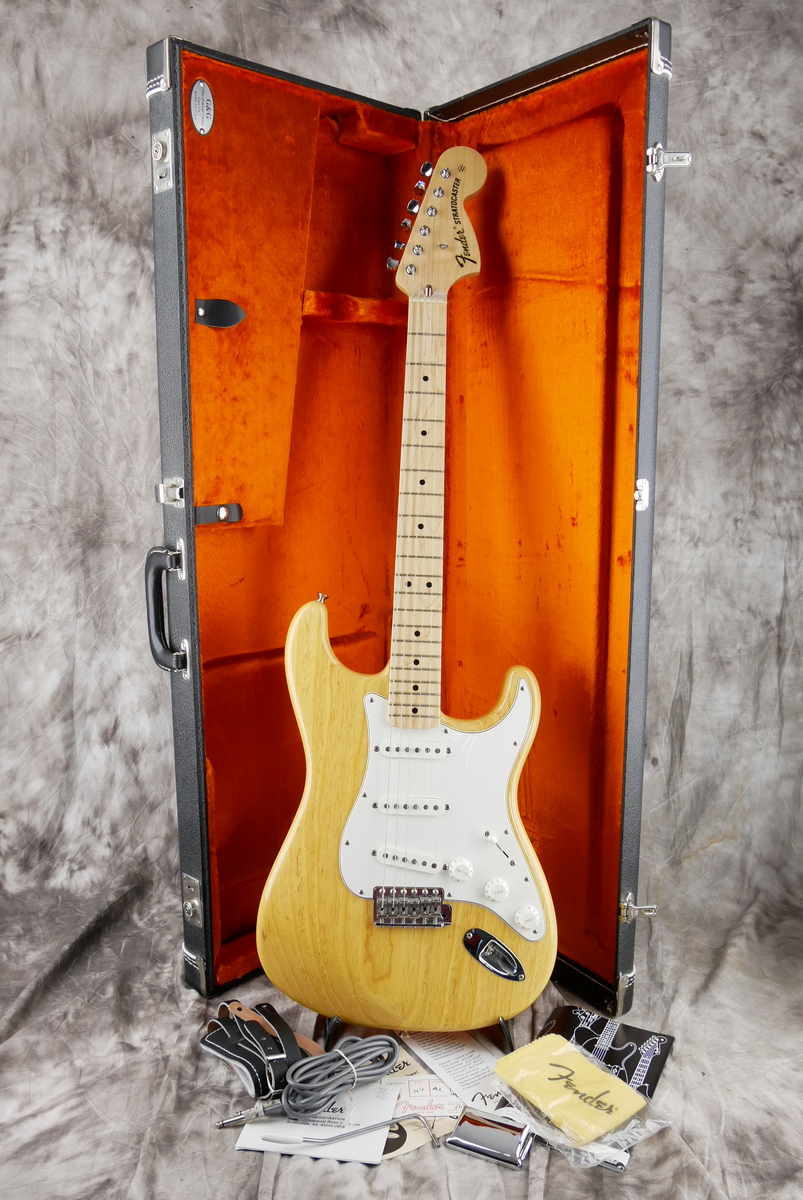 Fender_Stratocaster_AVRI_70s_natural_2006-014.JPG