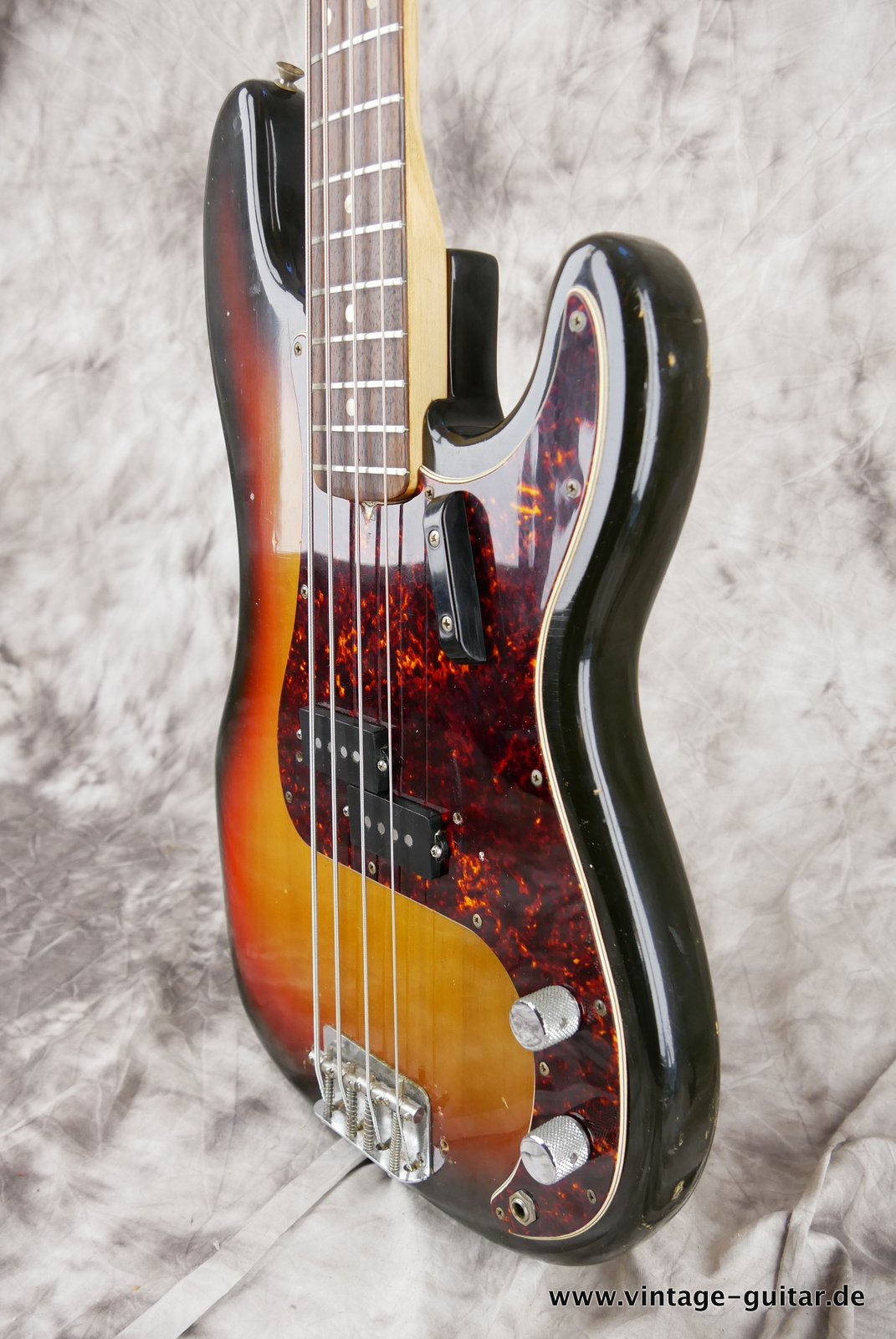 img/vintage/4985/Fender-Precision-Bass-sunburst-1969-006.JPG