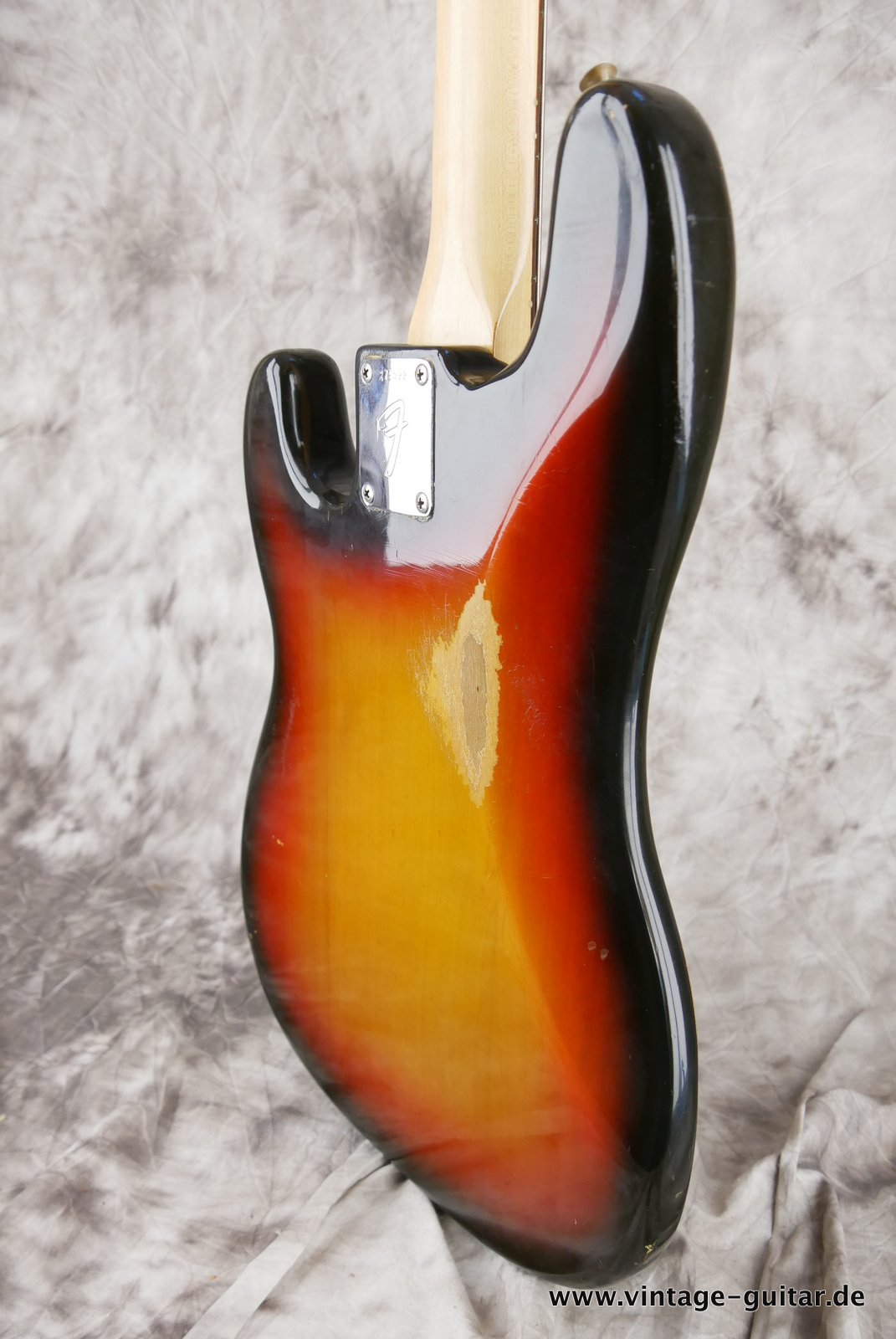 img/vintage/4985/Fender-Precision-Bass-sunburst-1969-008.JPG