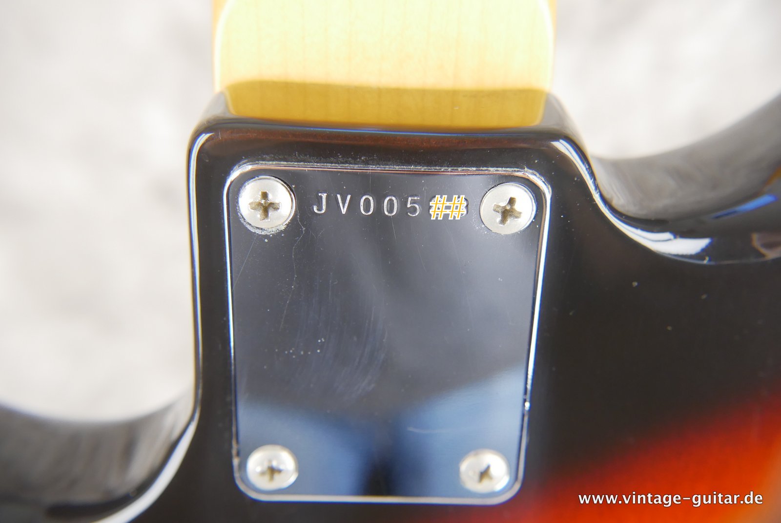 img/vintage/4987/Fender-Jazz-Bass-Squier-JV-1982-sunburst-013.JPG