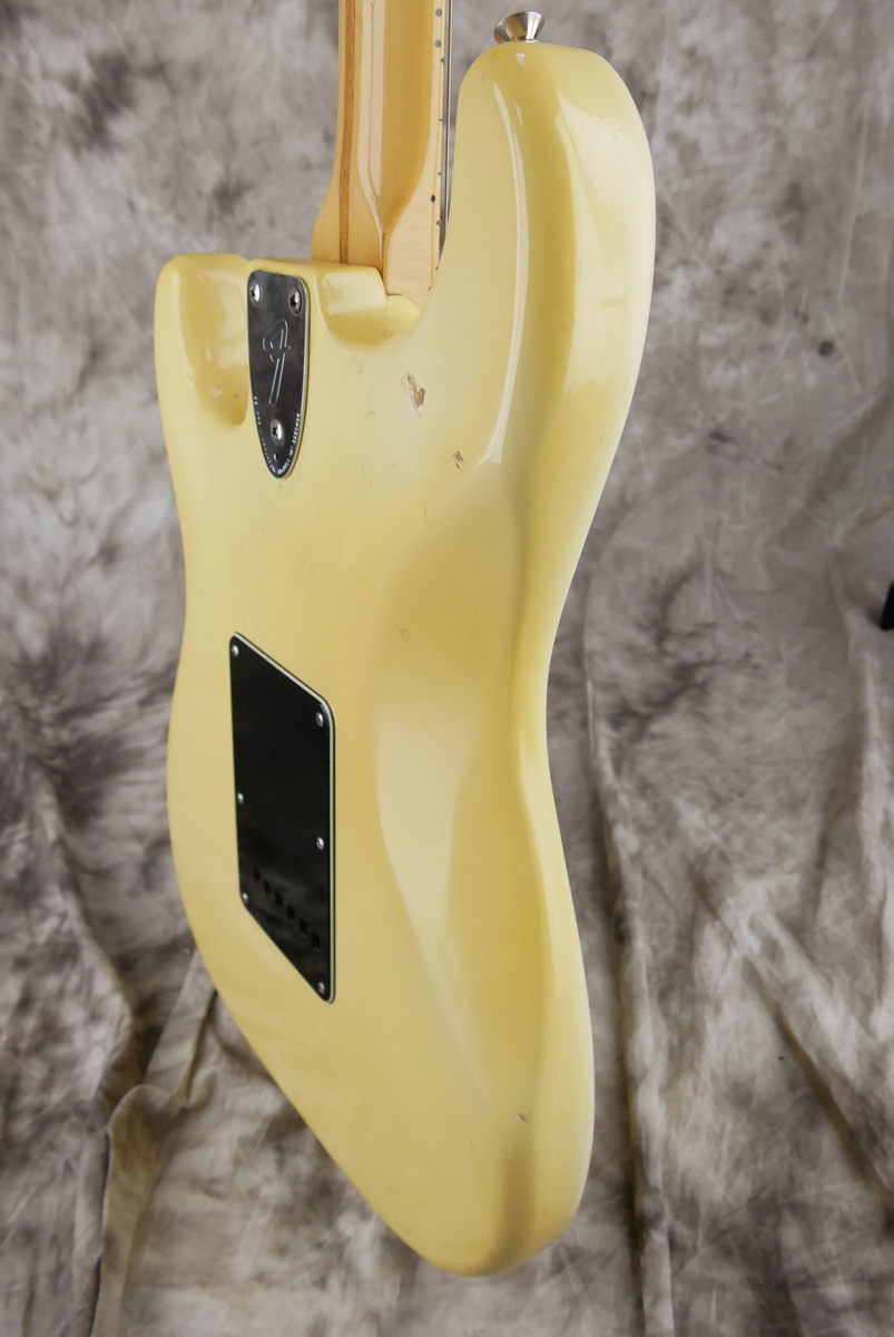 img/vintage/4988/Fender_Stratocaster_black_plastic_parts_olympic_white_1977-008.JPG