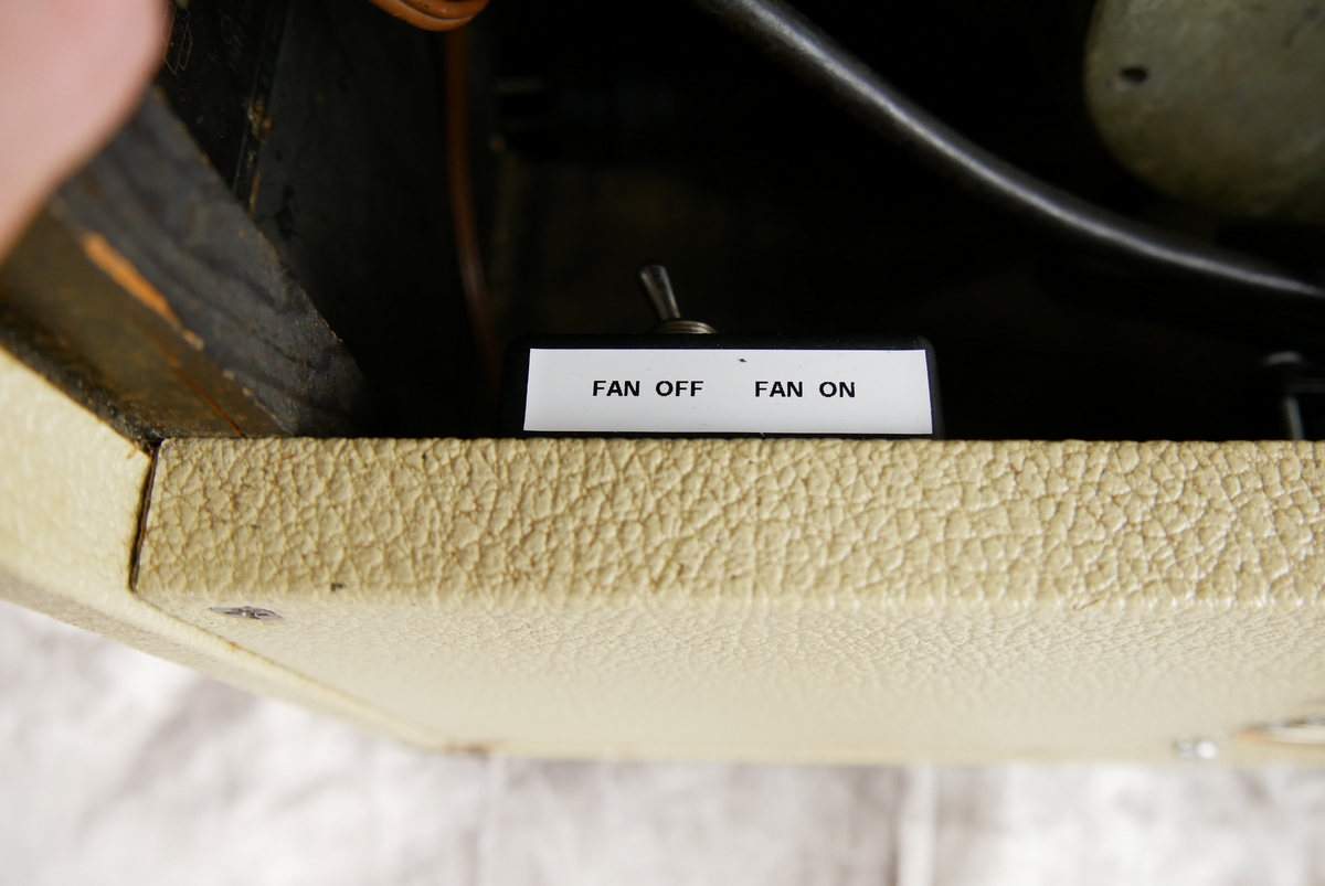 img/vintage/5002/Mesa_Boogie_Mark_IIa_white_tolex_1979-009.JPG