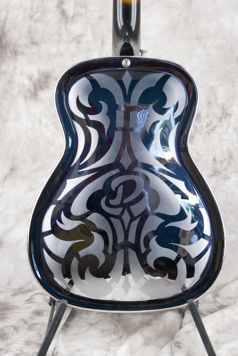 Dobro_33_D_Metal_body_swirl_motives_round_neck_1976-004.JPG