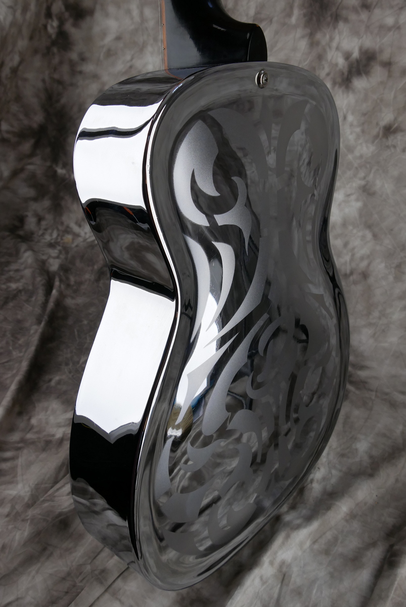 Dobro_33_D_Metal_body_swirl_motives_round_neck_1976-007.JPG