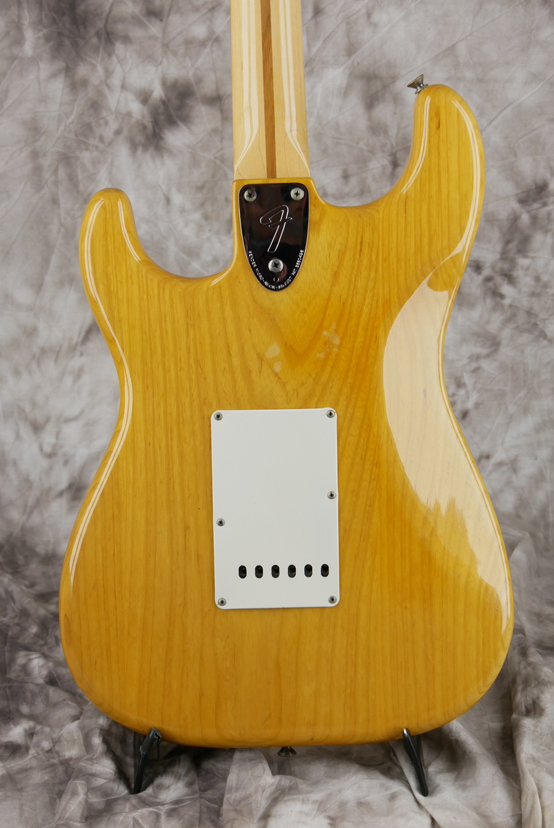 img/vintage/5008/Fender_Stratocaster_natural_one_owner_1977-004.JPG