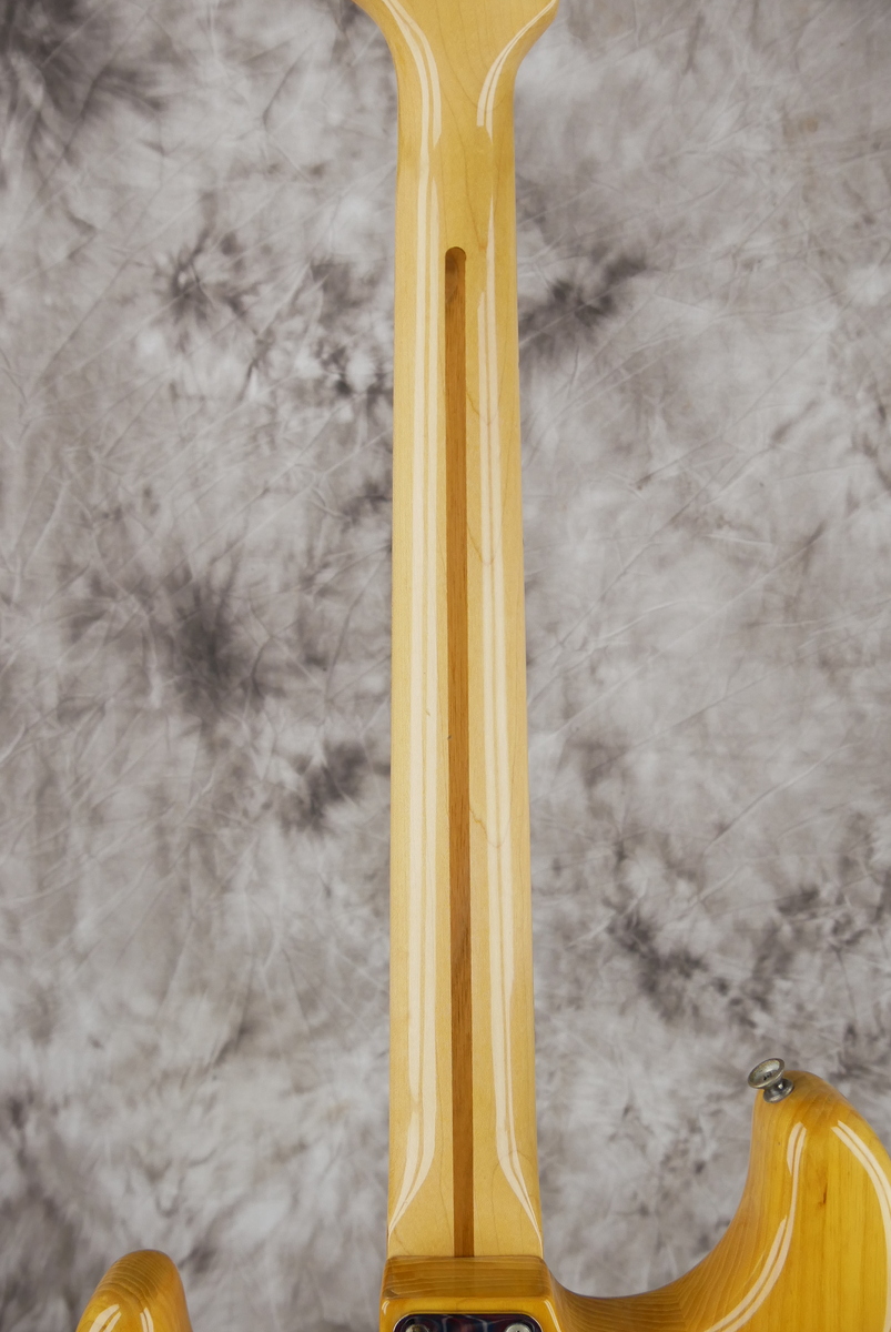 img/vintage/5008/Fender_Stratocaster_natural_one_owner_1977-012.JPG
