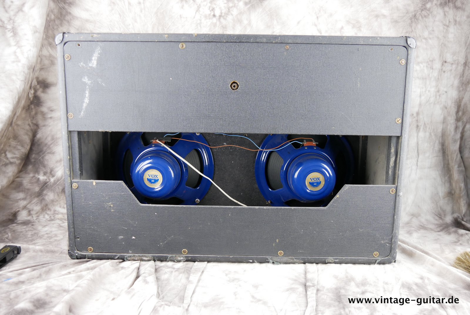 Vox-Cabinet-2x12-Blue-Bulldogs-003.JPG