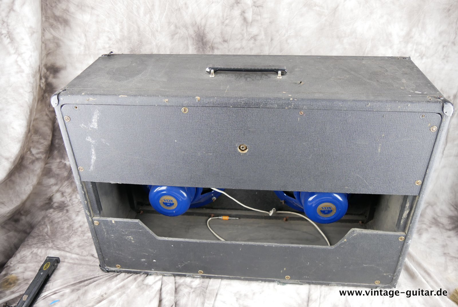 Vox-Cabinet-2x12-Blue-Bulldogs-004.JPG