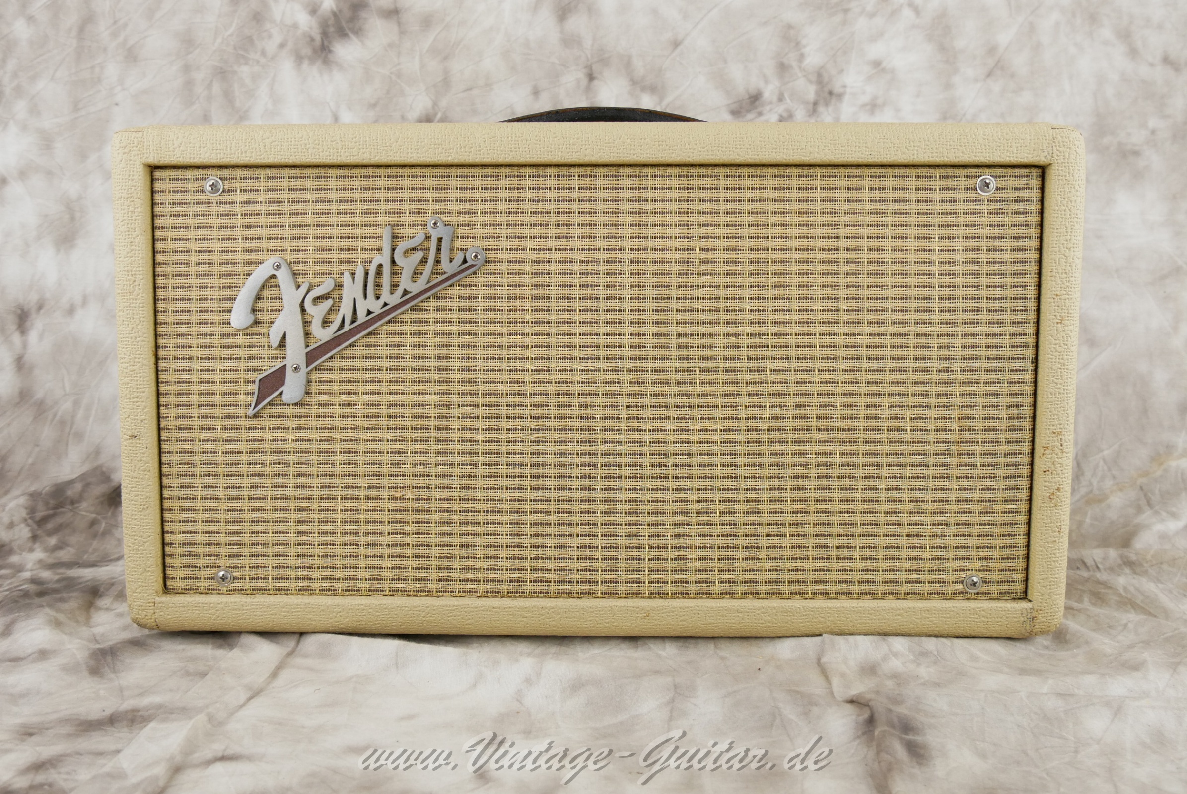 Fender_reverb_unit_white_tolex_1994_USA-01.jpg