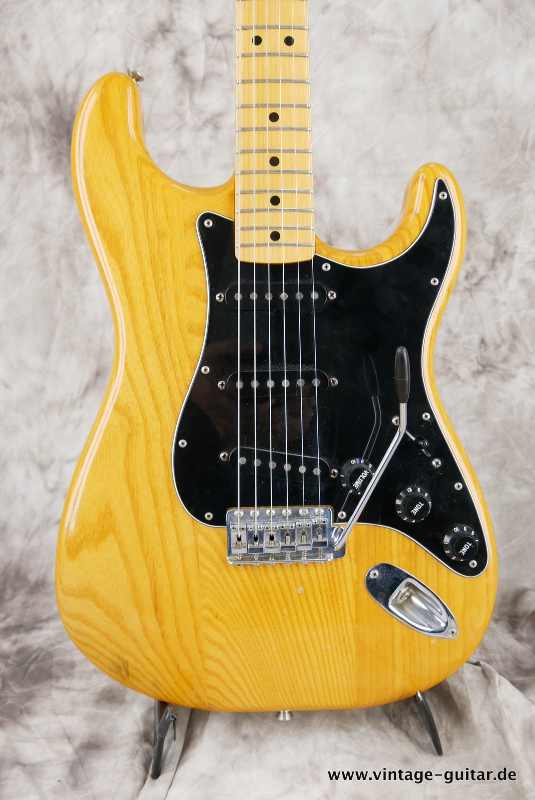 Fender-Stratocaster-1978-natural-002.JPG
