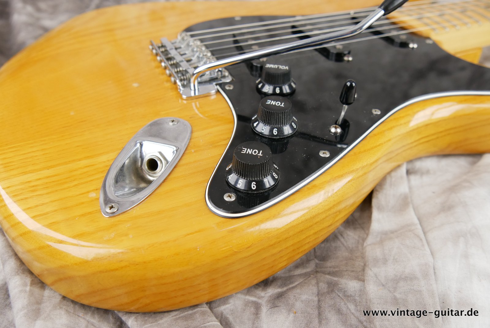 Fender-Stratocaster-1978-natural-014.JPG