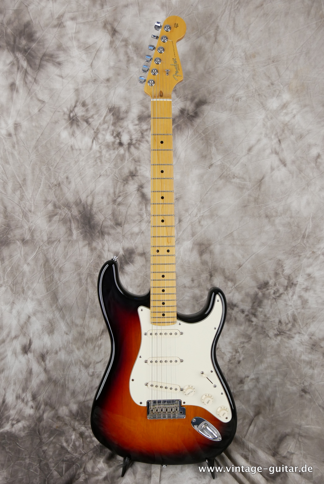 Fender-Stratocaster-2013-sunburst-001.JPG