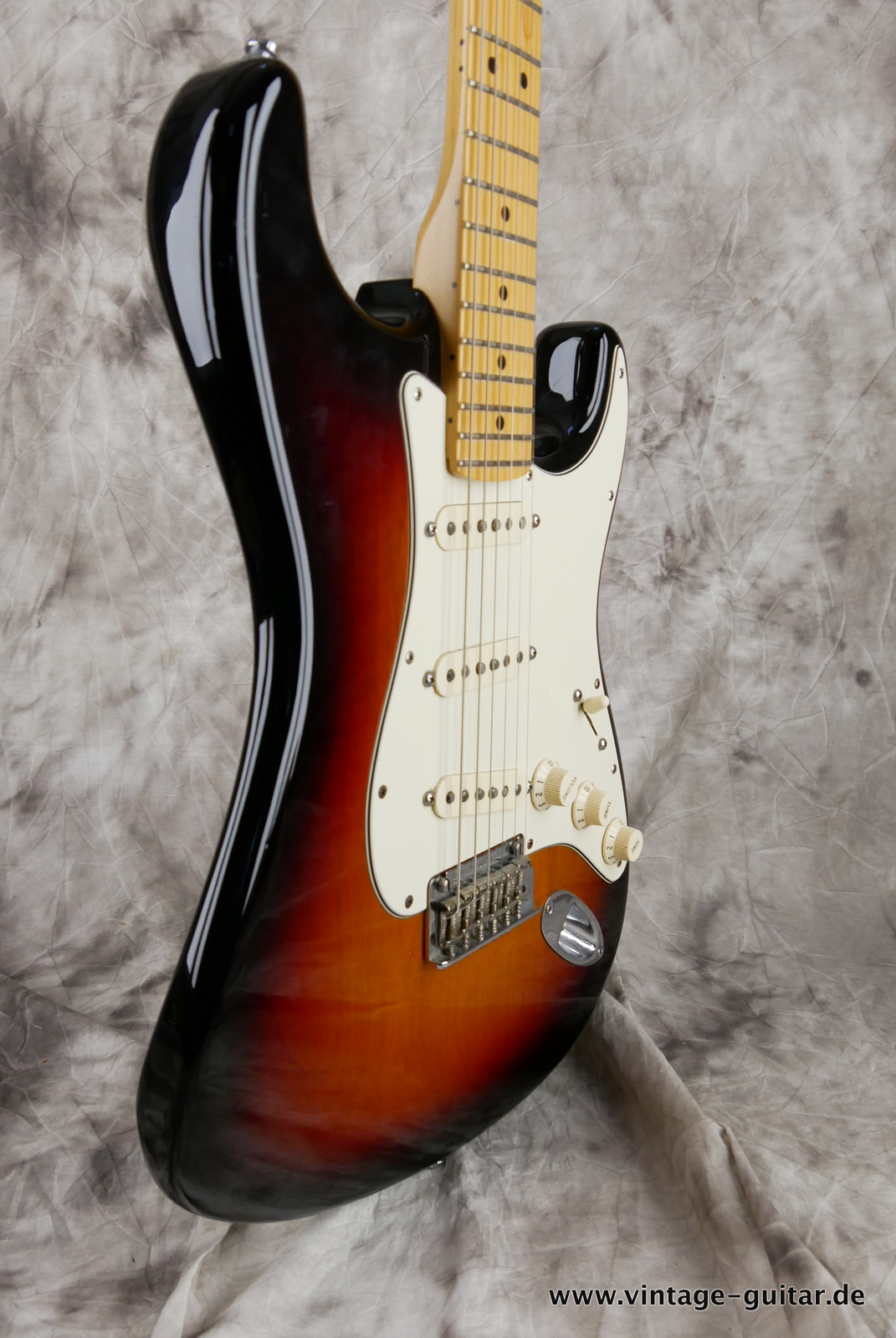 img/vintage/5031/Fender-Stratocaster-2013-sunburst-006.JPG