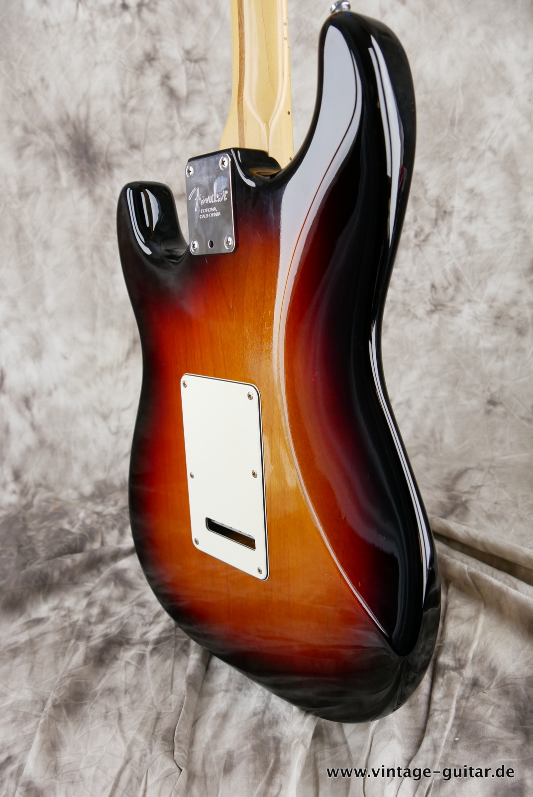 img/vintage/5031/Fender-Stratocaster-2013-sunburst-008.JPG