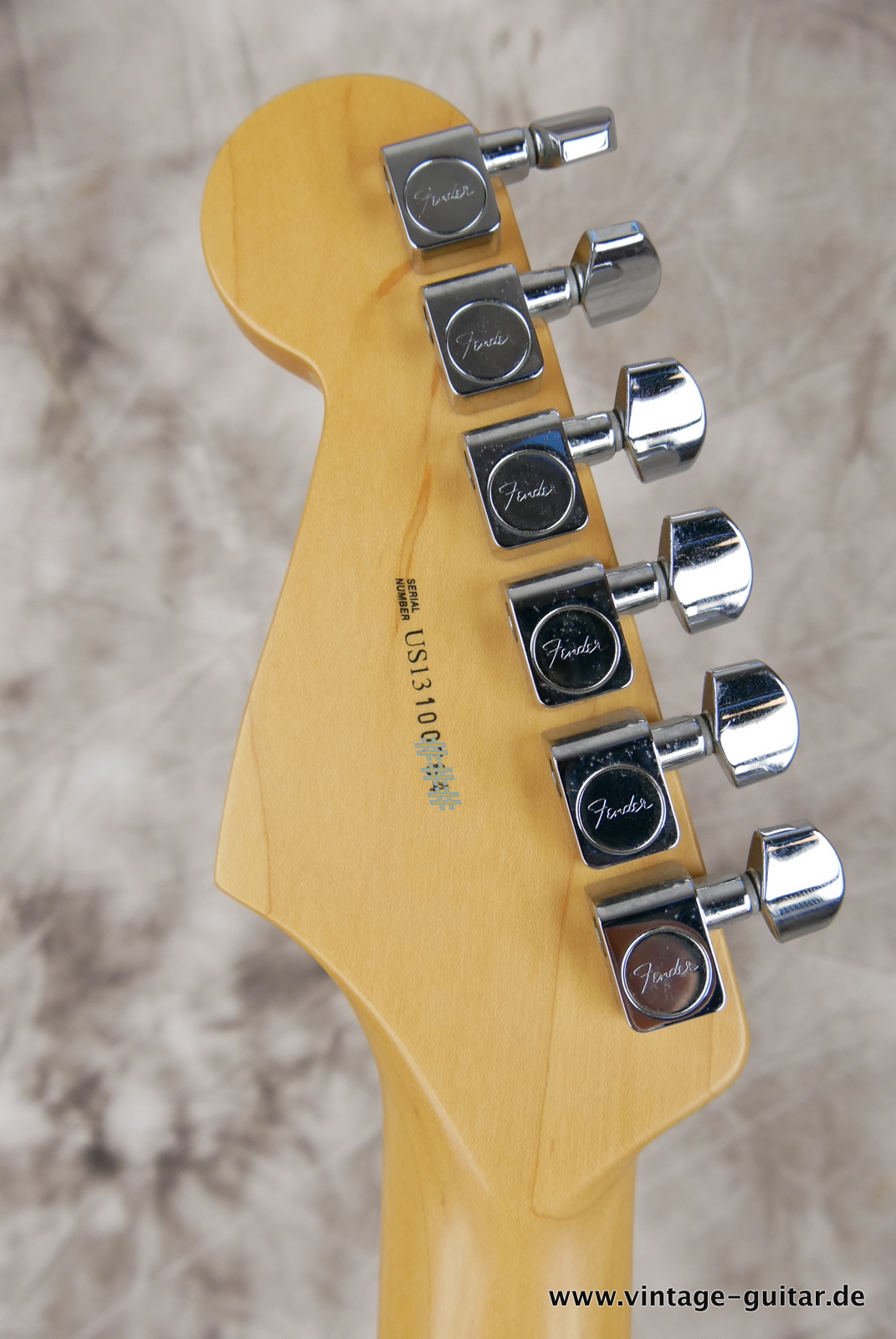 Fender-Stratocaster-2013-sunburst-010.JPG