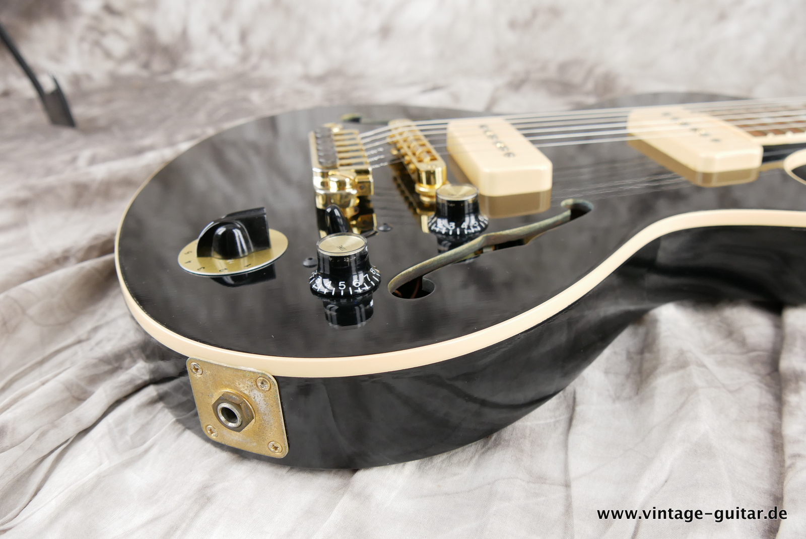 Gibson-LittleLucille-2000-ebony-014.JPG