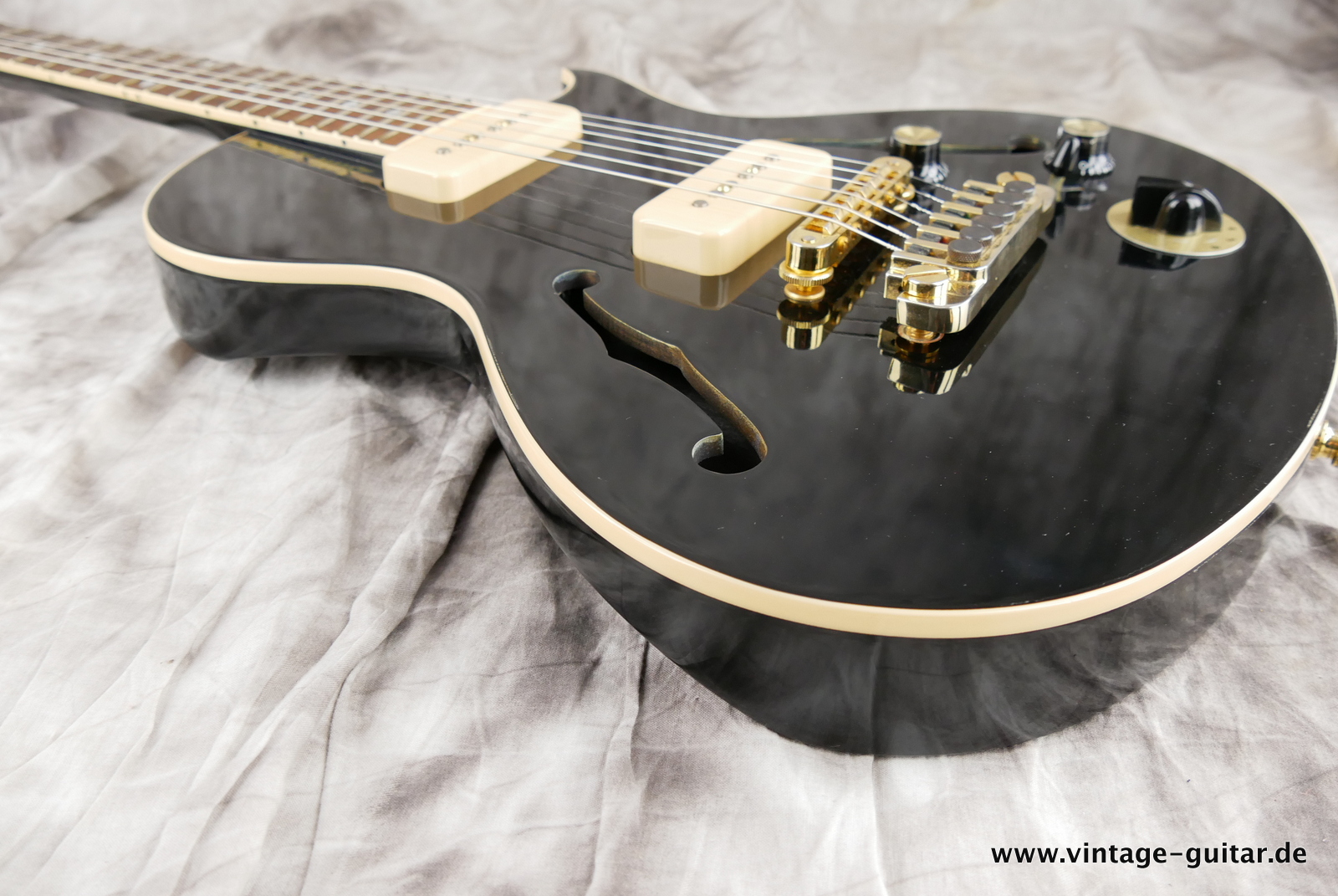 Gibson-LittleLucille-2000-ebony-015.JPG