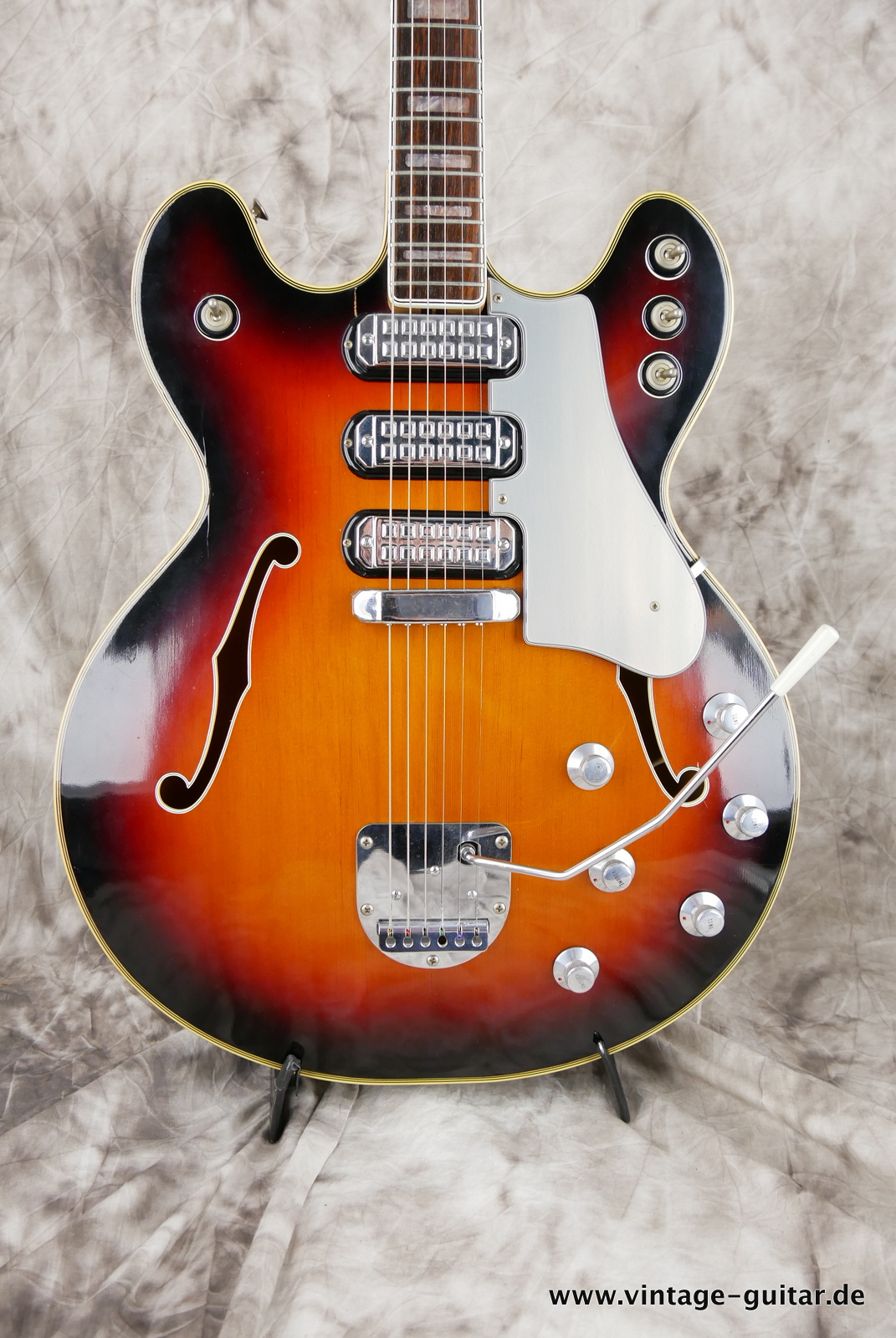 Dynacord-DC3V-1968-sunburst-002.JPG