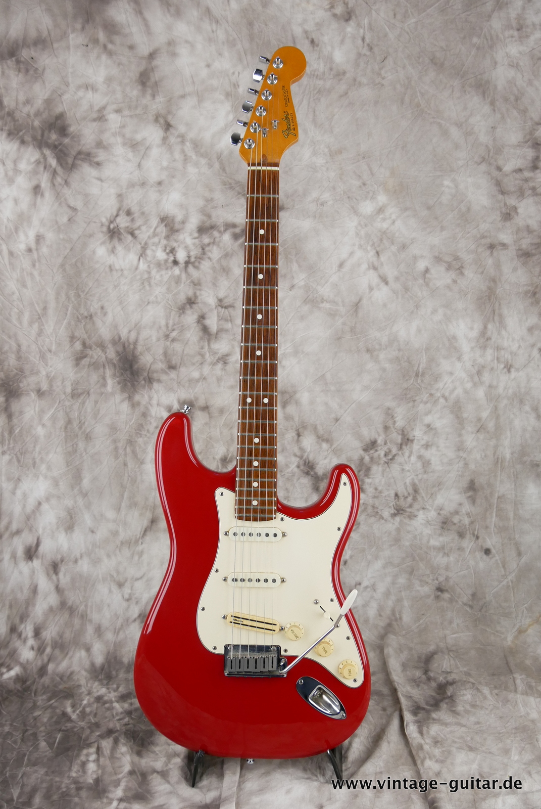 img/vintage/5048/Fender-Stratocaster-1987-dakota-red-001.JPG