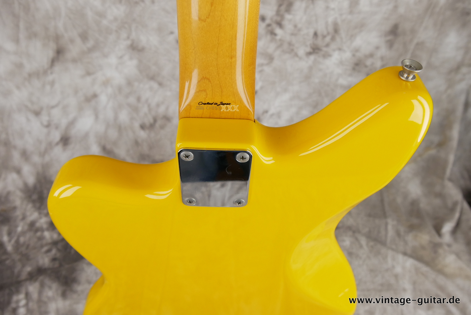 Fender-Jaguar-1998-rebel-yellow-014.JPG