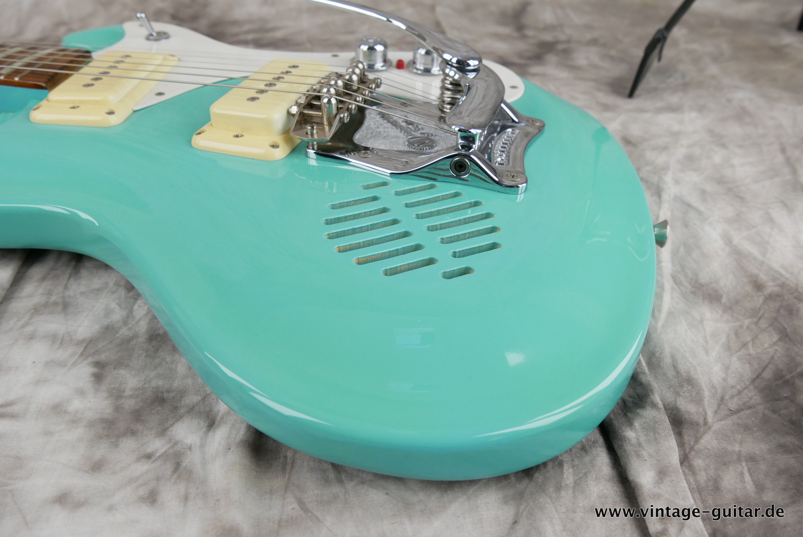 Mosrite-The-Vintage-2002-seafoam-green-017.JPG