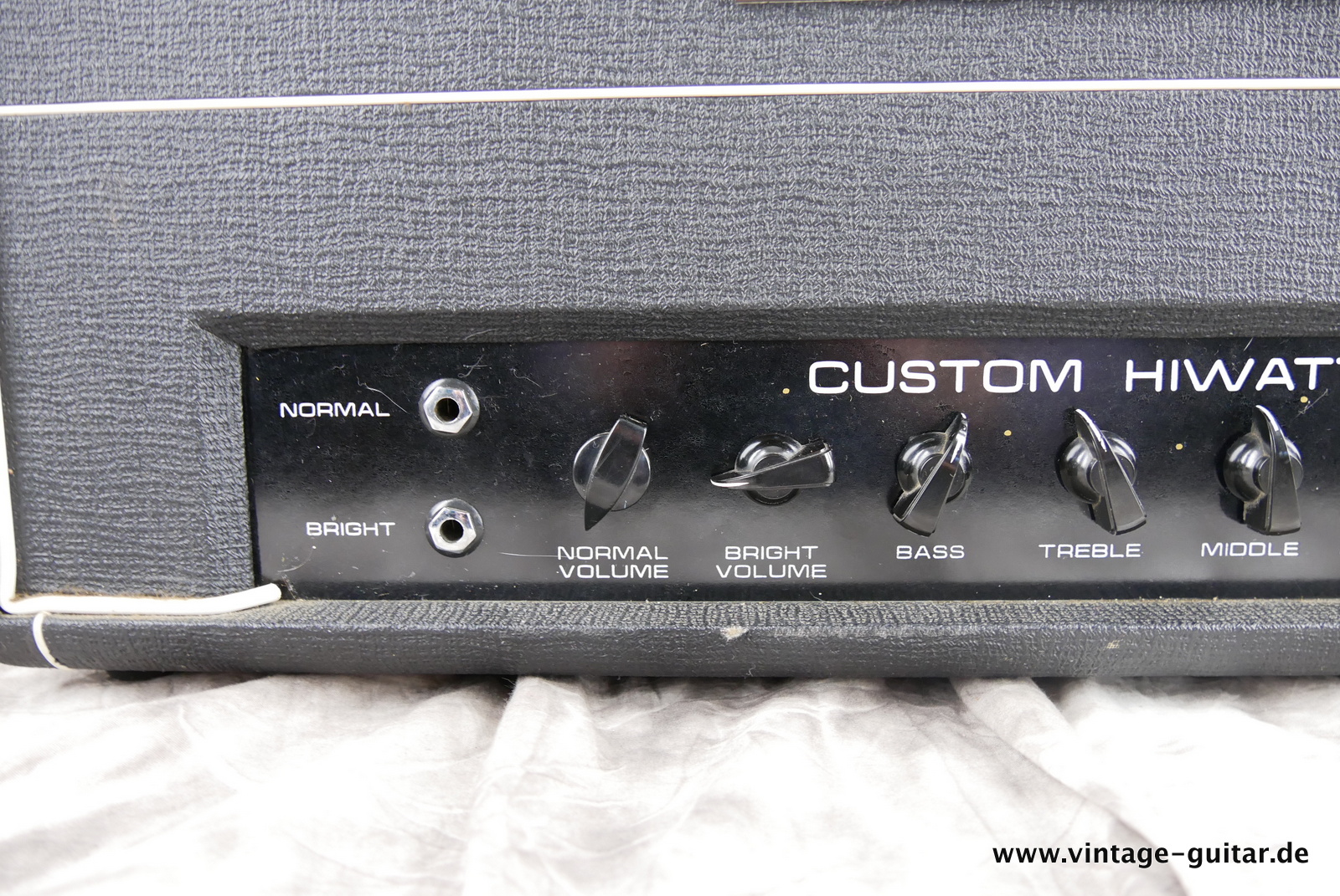 Hiwatt_Custom_100_small_housing_black_1977-002.JPG