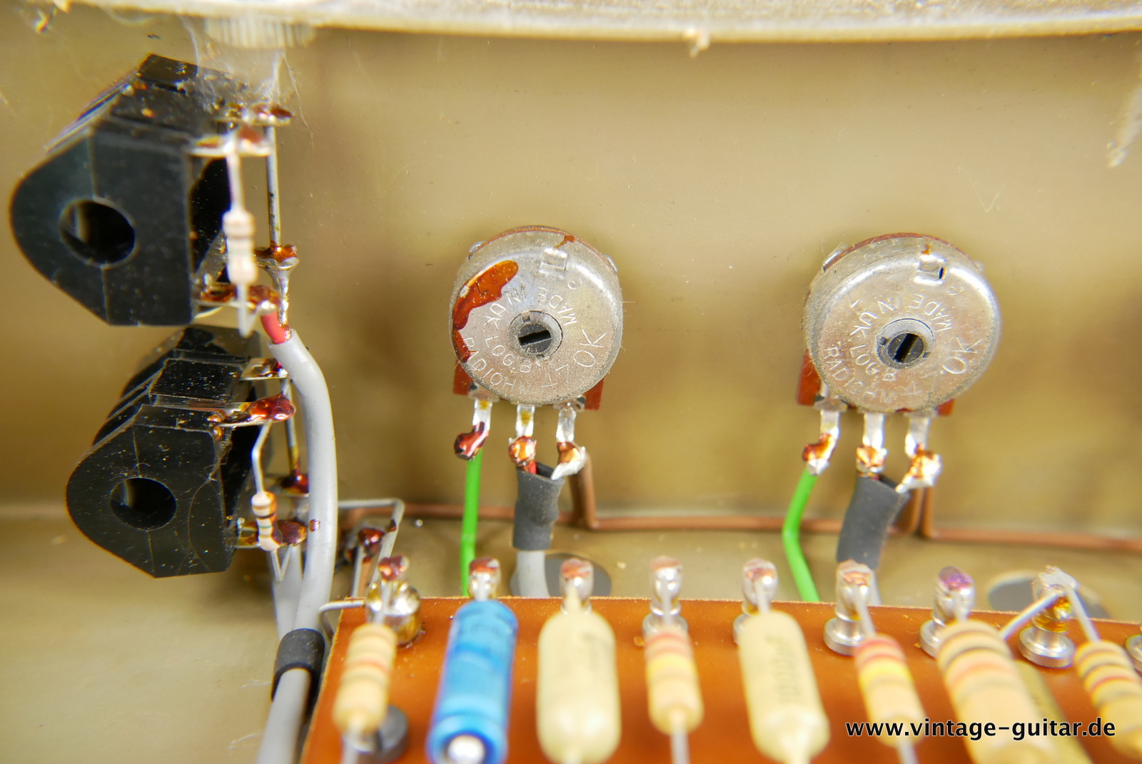img/vintage/5057/Hiwatt_Custom_100_small_housing_black_1977-013.JPG
