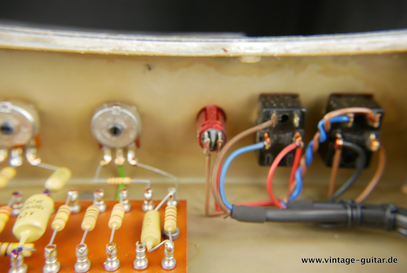 img/vintage/5057/Hiwatt_Custom_100_small_housing_black_1977-016.JPG
