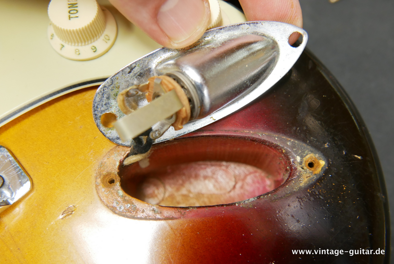 img/vintage/5064/Fender_Stratocaster_sunburst_1963-021.JPG