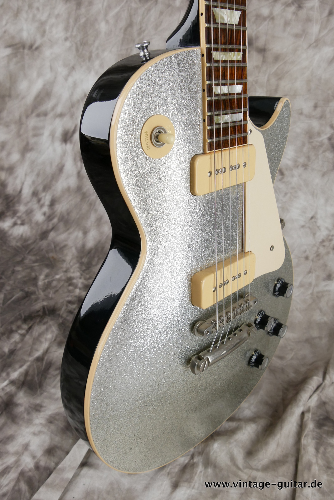 Gibson_Les_Paul_P_90_Custom_Shop_limited_edition_silver_sparkle_2008-005.JPG