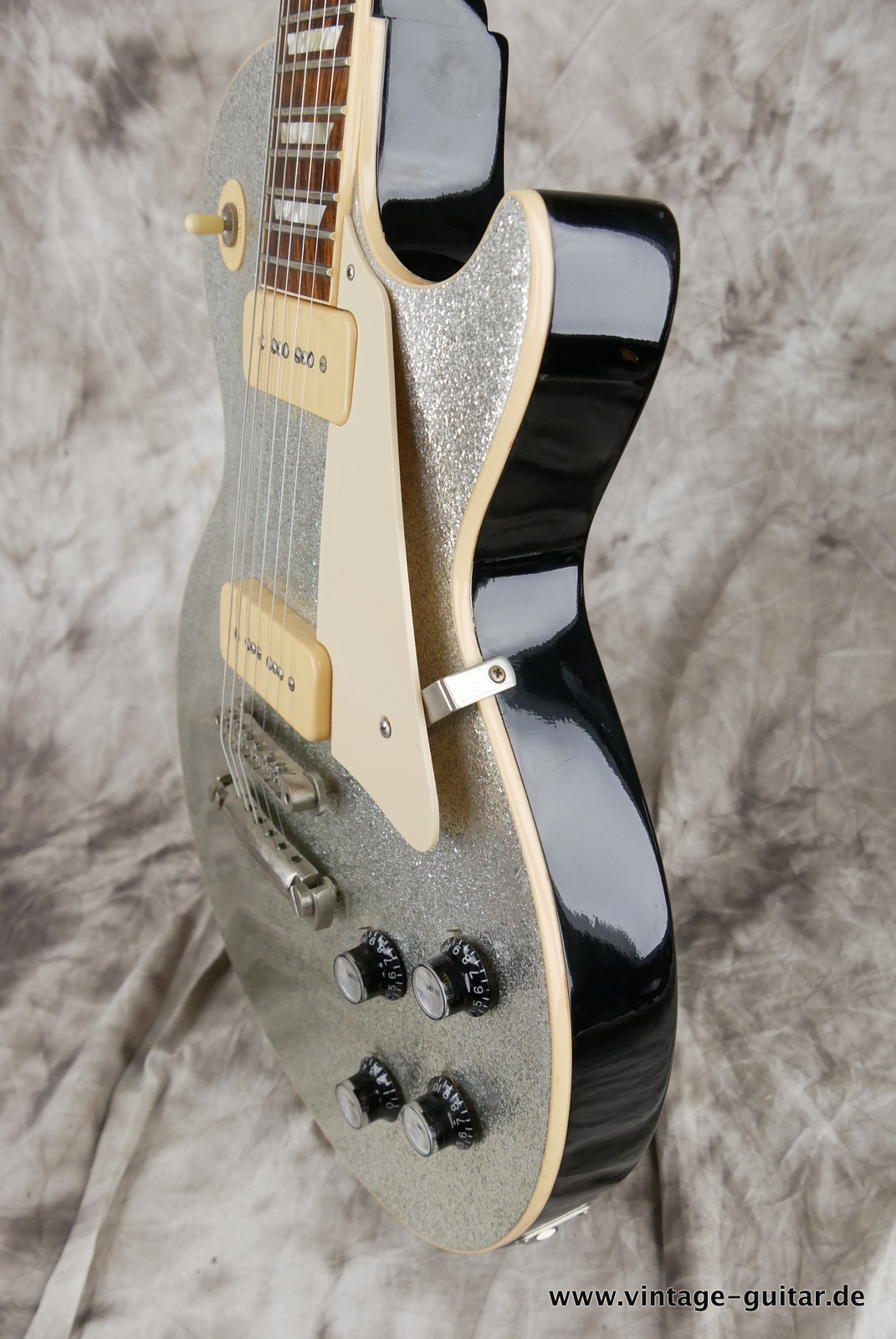 Gibson_Les_Paul_P_90_Custom_Shop_limited_edition_silver_sparkle_2008-006.JPG