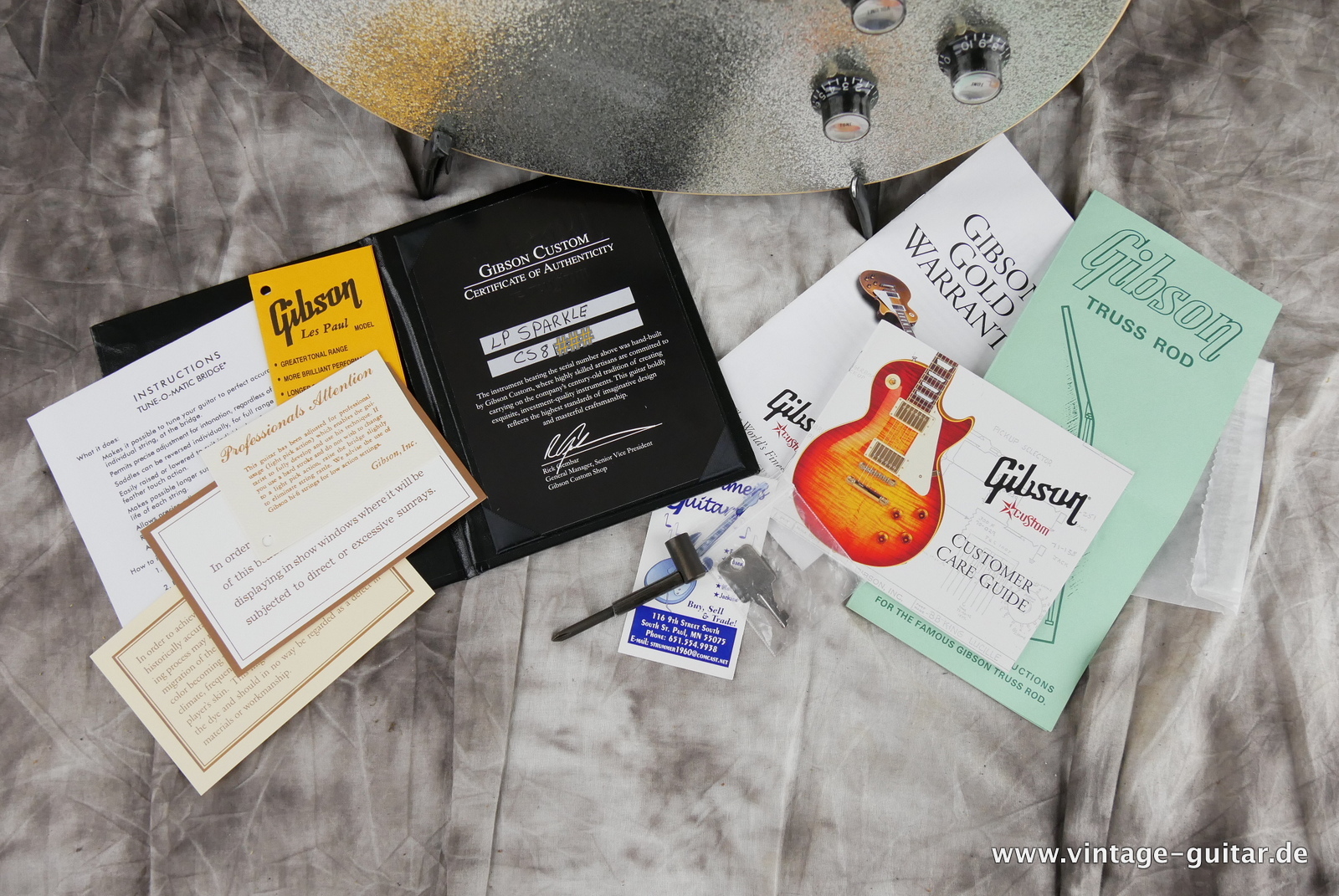 img/vintage/5066/Gibson_Les_Paul_P_90_Custom_Shop_limited_edition_silver_sparkle_2008-014.JPG