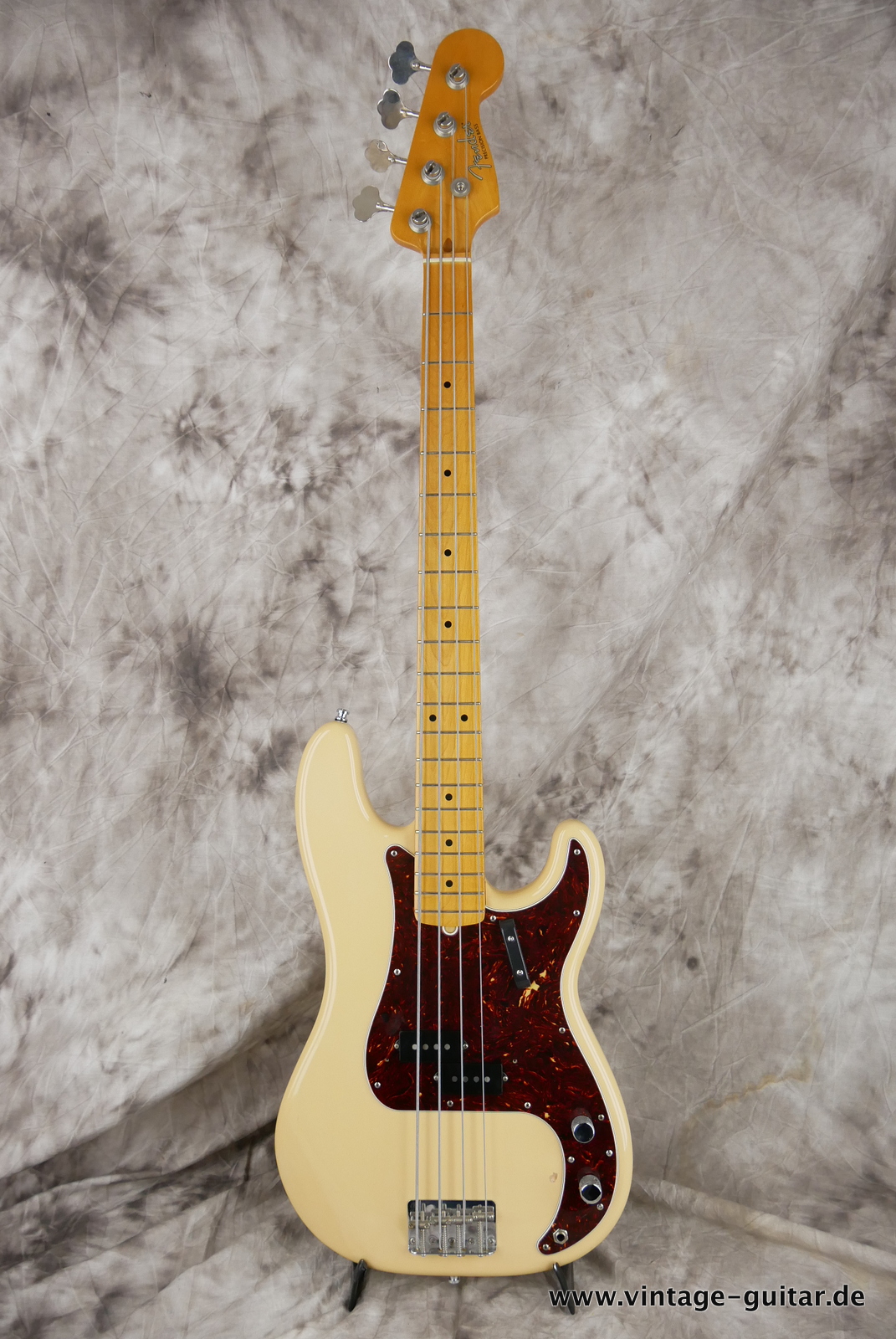 Fender-precision-mexico-2009-beige-001.JPG