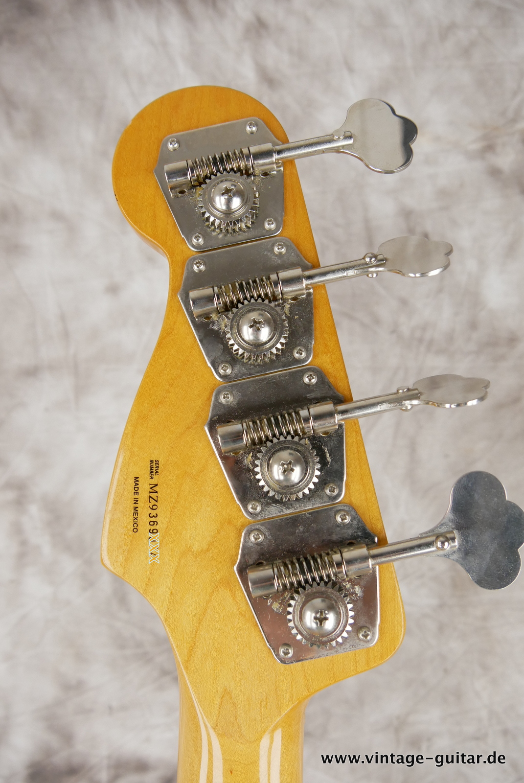 Fender-precision-mexico-2009-beige-010.JPG