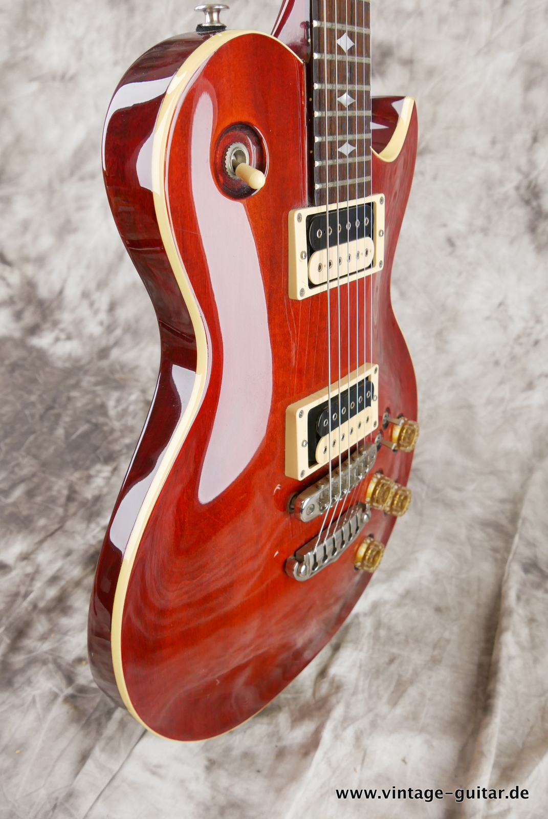 img/vintage/5068/Aria_Pro_II_PE_R60_cherry_Japan_1981-005.JPG