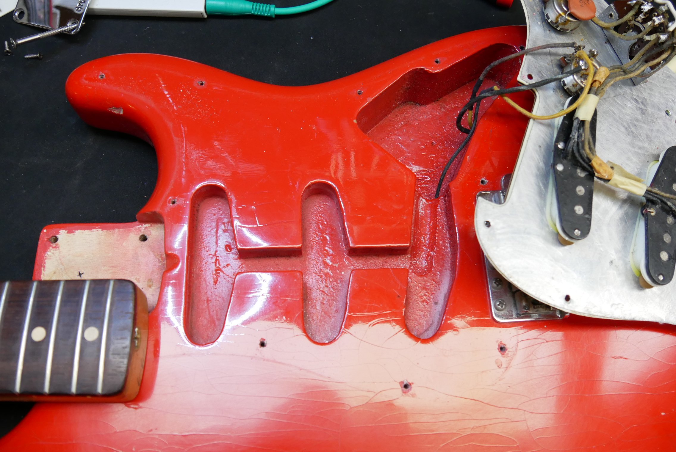 Fender_Stratocaster_fiesta_red_refinished_1961-017.JPG