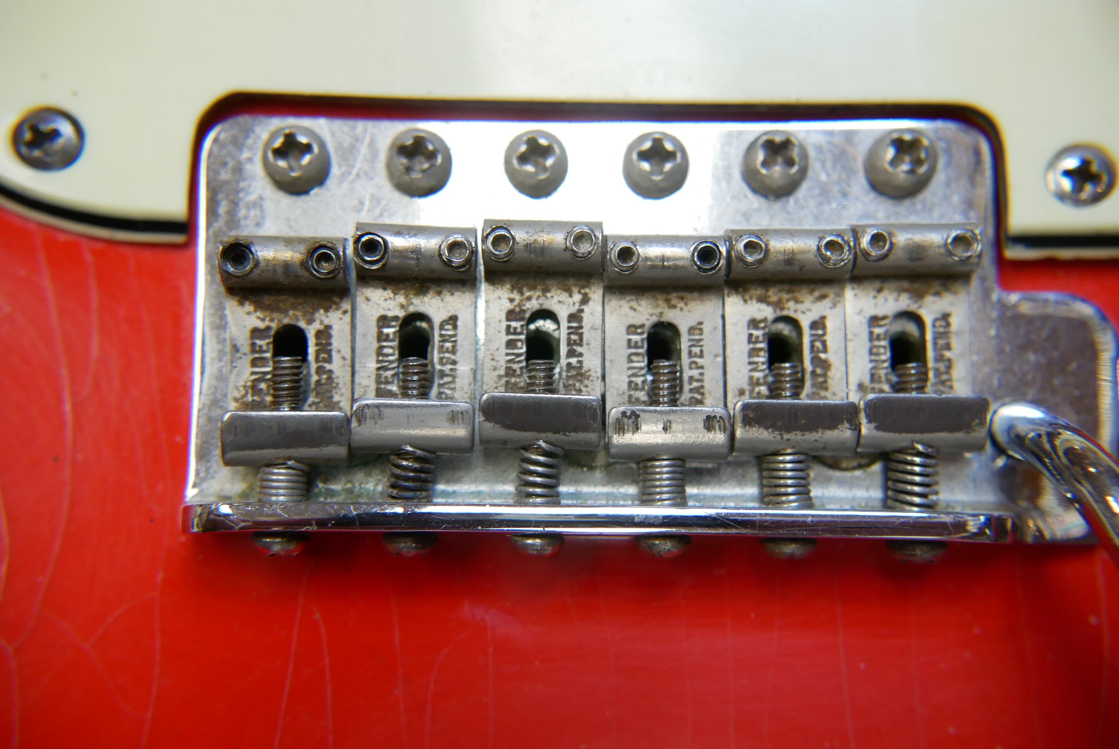 img/vintage/5074/Fender_Stratocaster_fiesta_red_refinished_1961-031.JPG