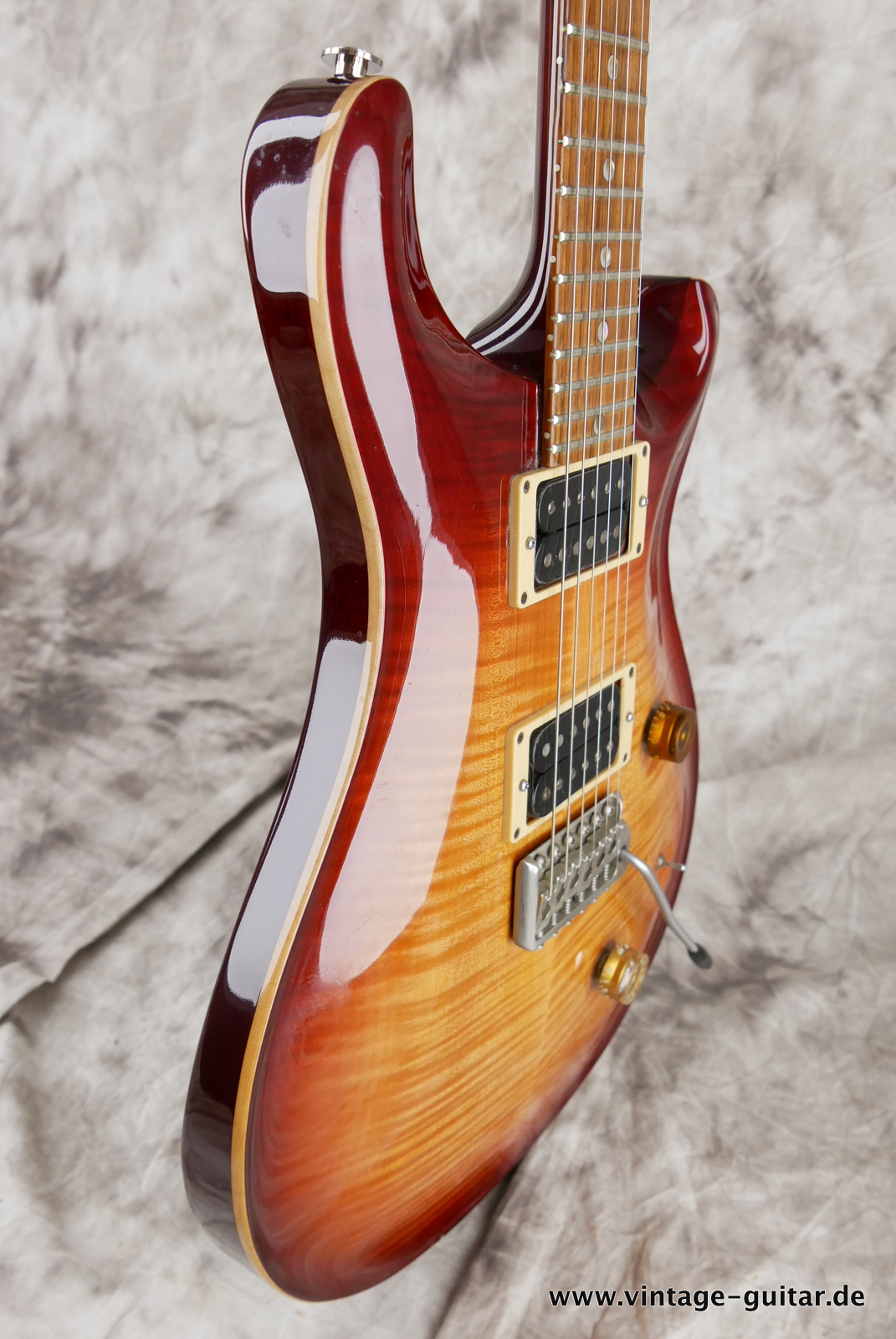 PRS_Custom_24_Ten_Top_sunburst_1990-005.JPG