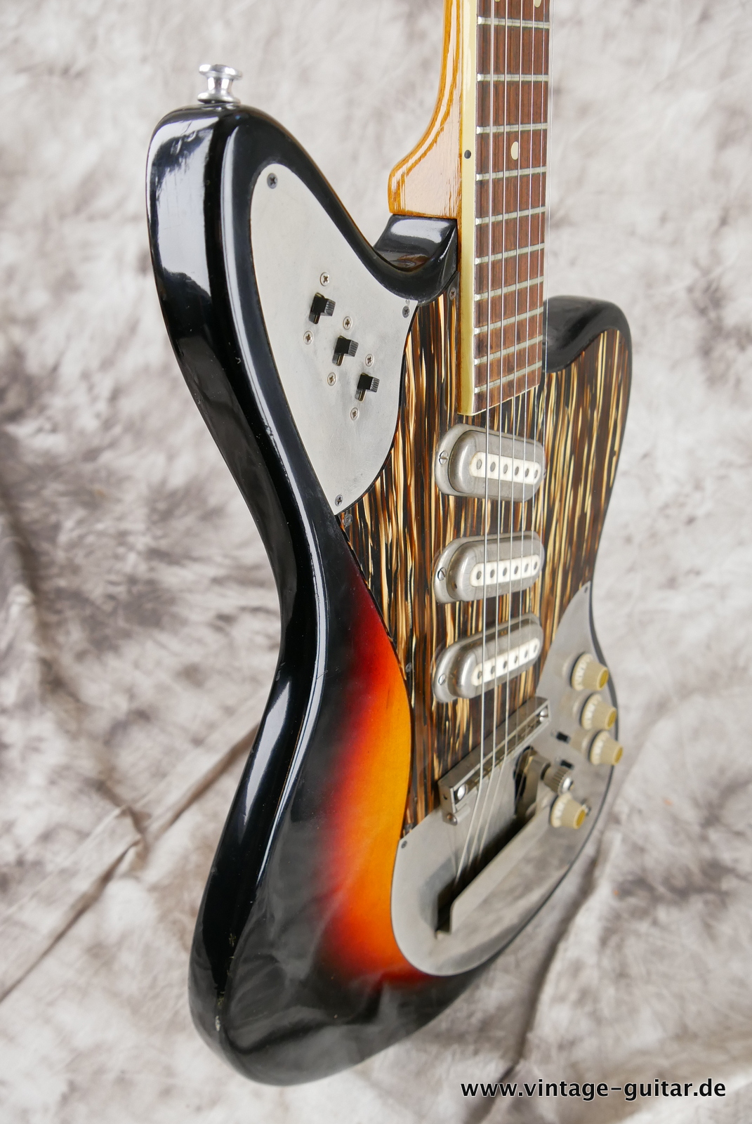 Framus_Strato_De_Luxe_5:168_54_sunburst_Germany_1964-005.JPG