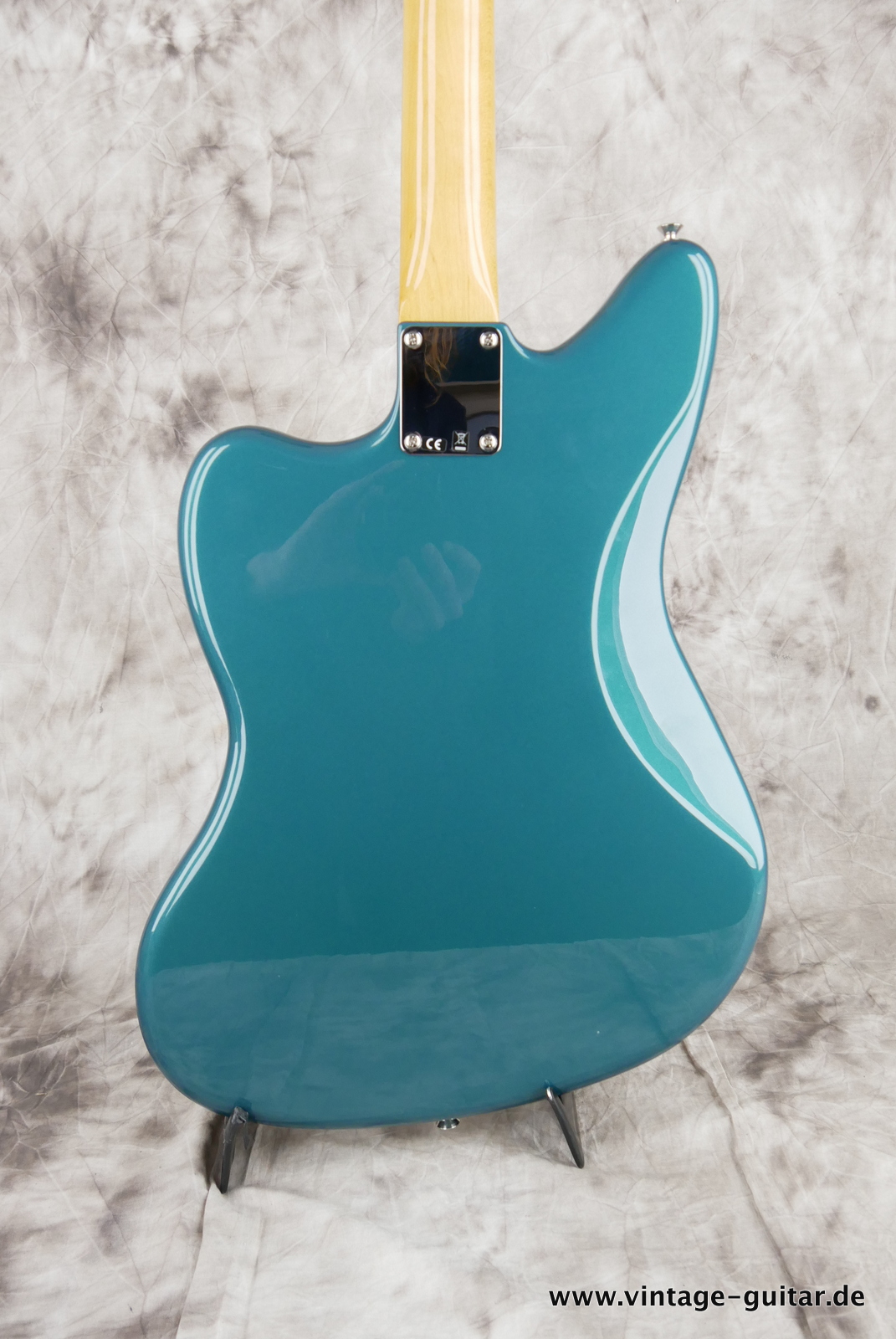 Fender-Jaguar-Vintera-60s-2020-ocean-turquoise-004.JPG