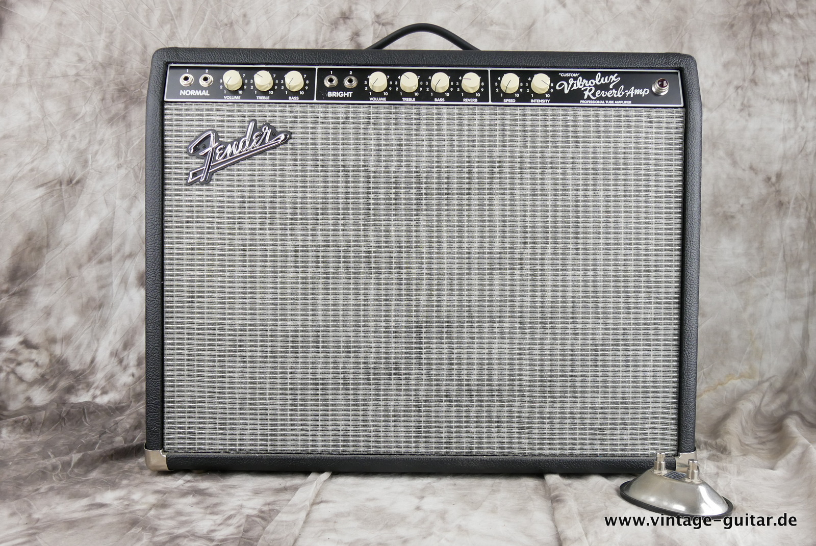 Fender_Custom_Vibrolux_Reverb_black_2010-001.JPG