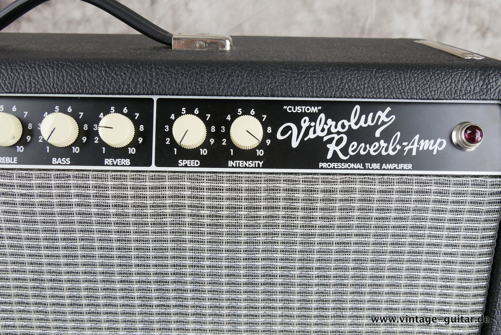 Fender_Custom_Vibrolux_Reverb_black_2010-007.JPG