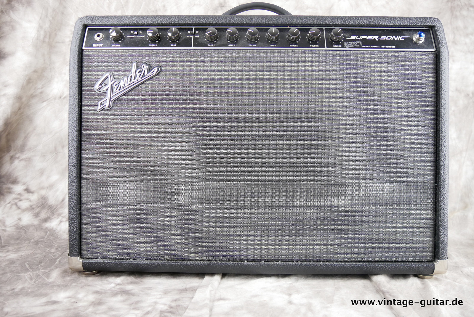 Fender_Super_Sonic_black_60_watts_2011-001.JPG