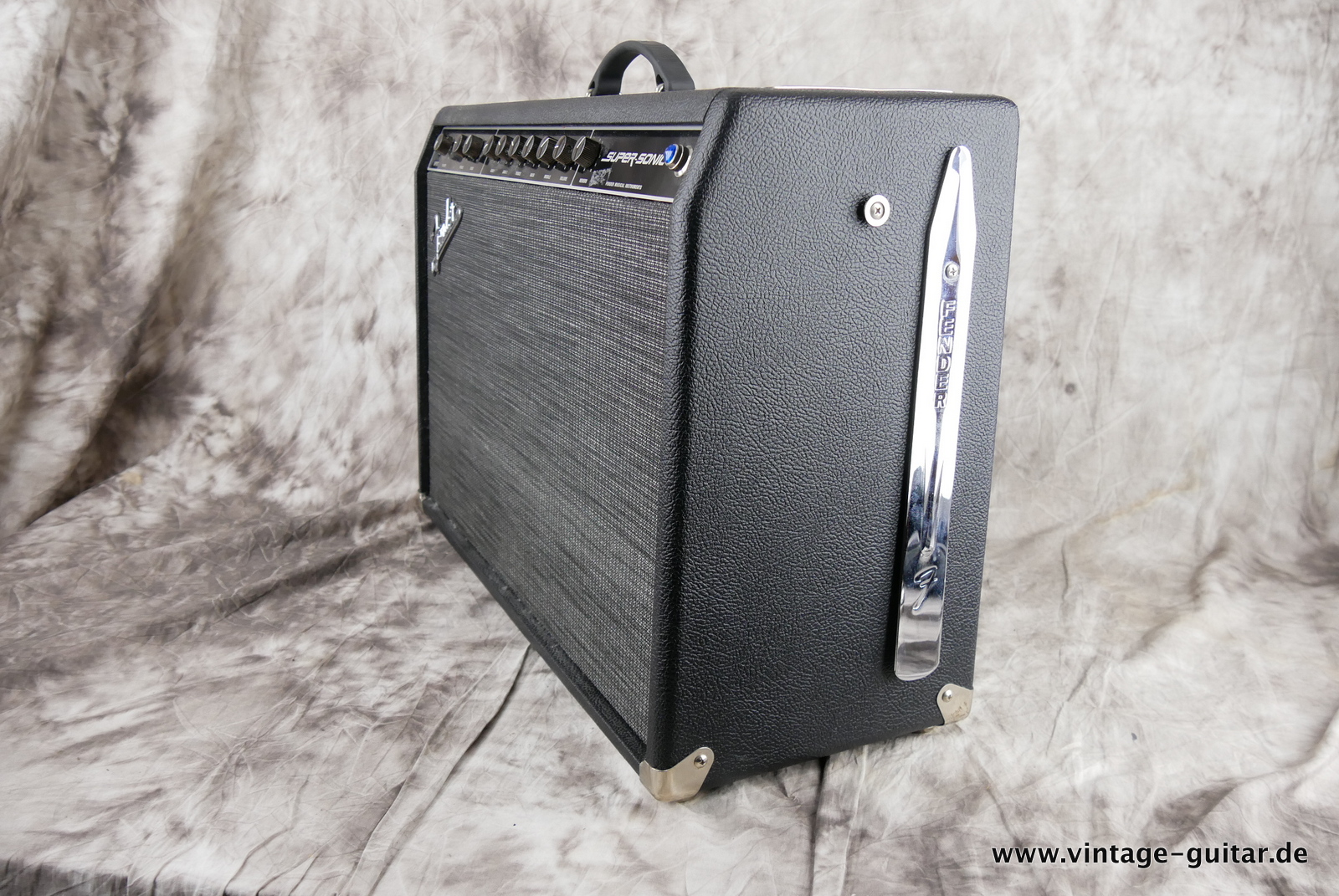 Fender_Super_Sonic_black_60_watts_2011-004.JPG