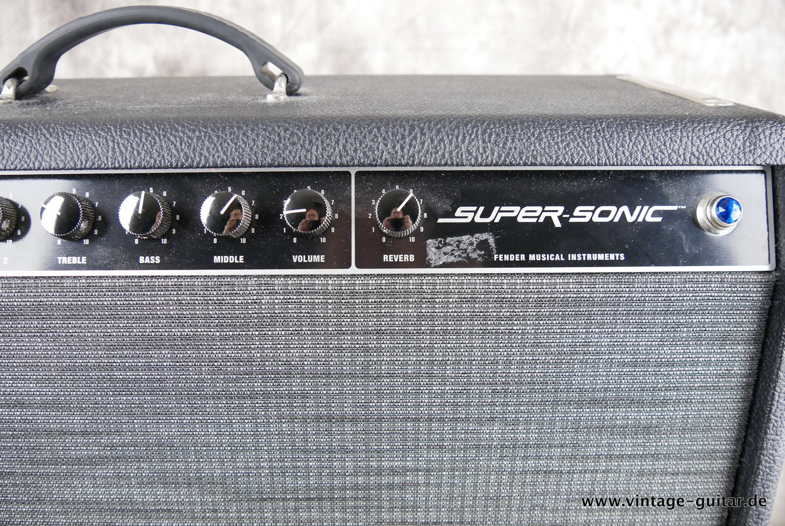 Fender_Super_Sonic_black_60_watts_2011-006.JPG