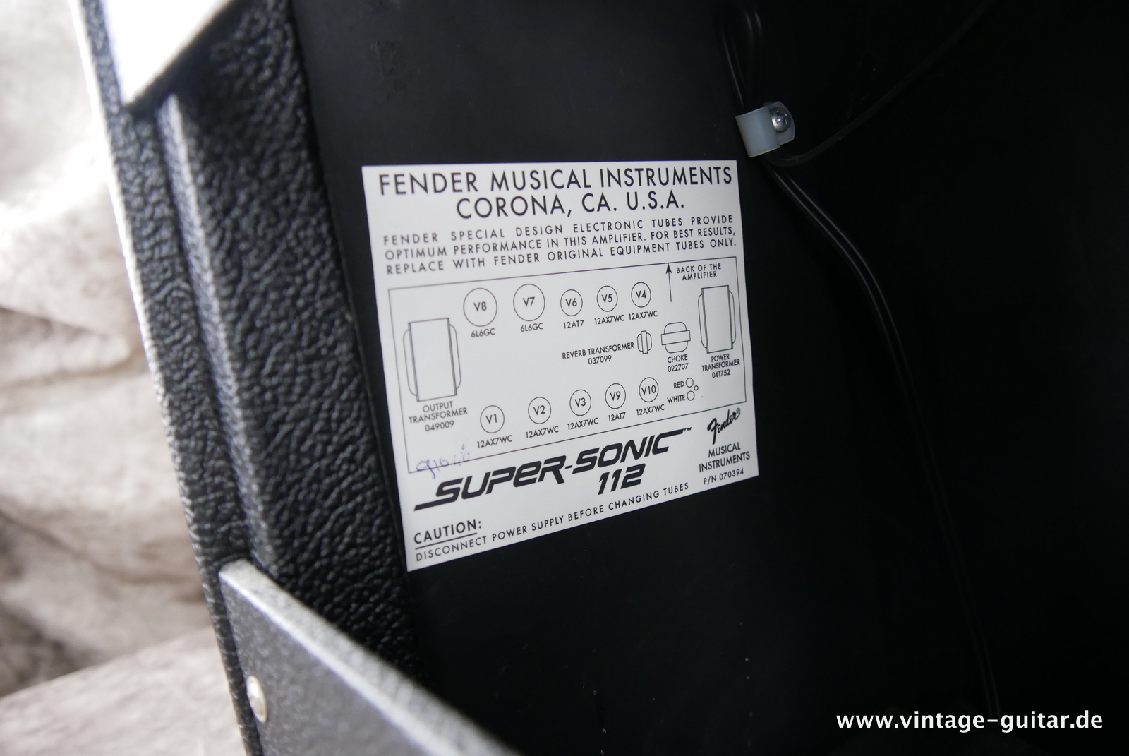 Fender_Super_Sonic_black_60_watts_2011-009.JPG